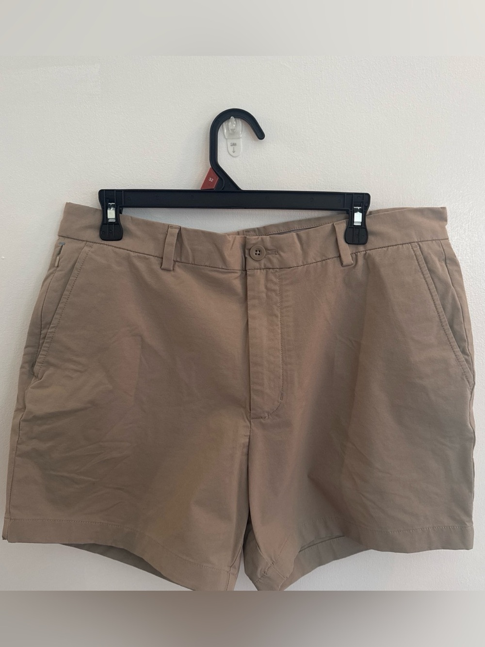 Vineyard Vines Men's Flat Front Shorts in Khaki